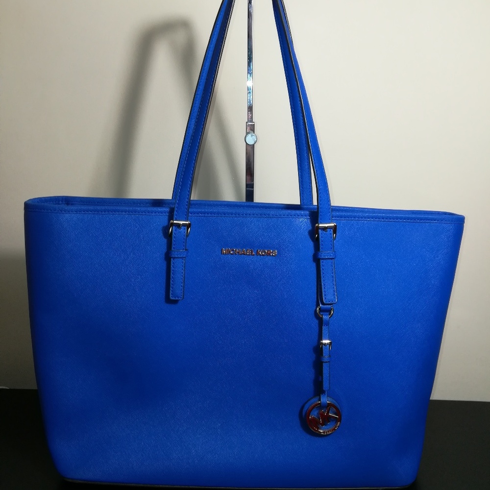 *sold*Michael Kors Jet Set Tote Large